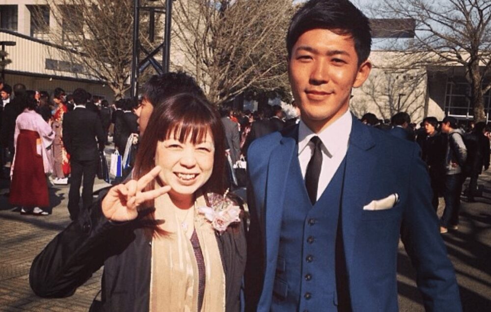 成田凌の兄と母親