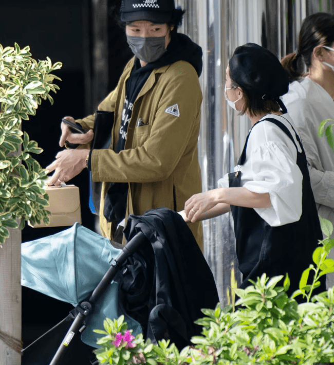 優香と青木崇高　ベビーカー