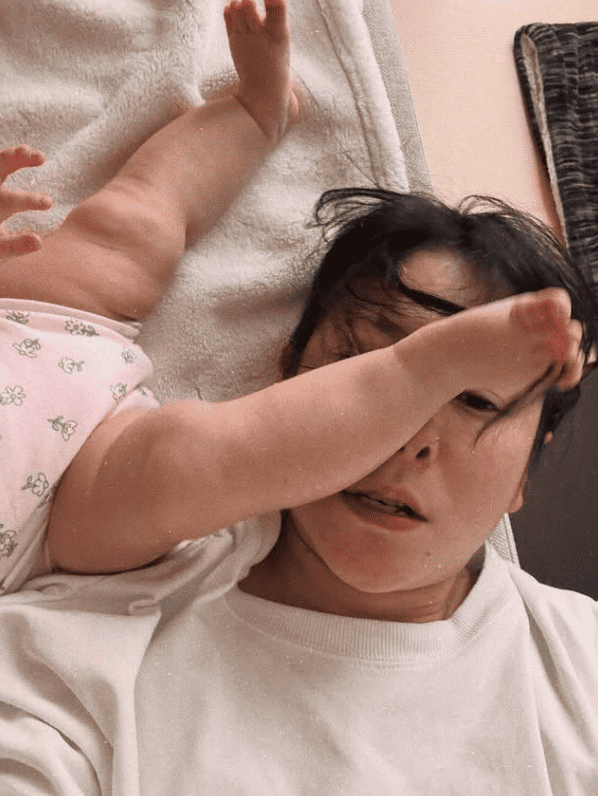 真木よう子と次女の足 2026年4月20Instagram